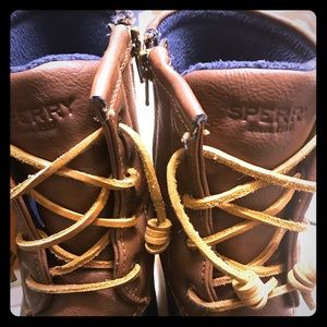 Sperry saltwater tan/navy duck boots!!